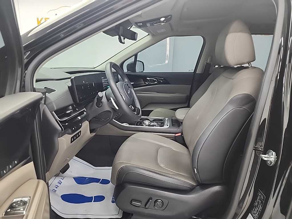 KIA Carnival - Vista 11