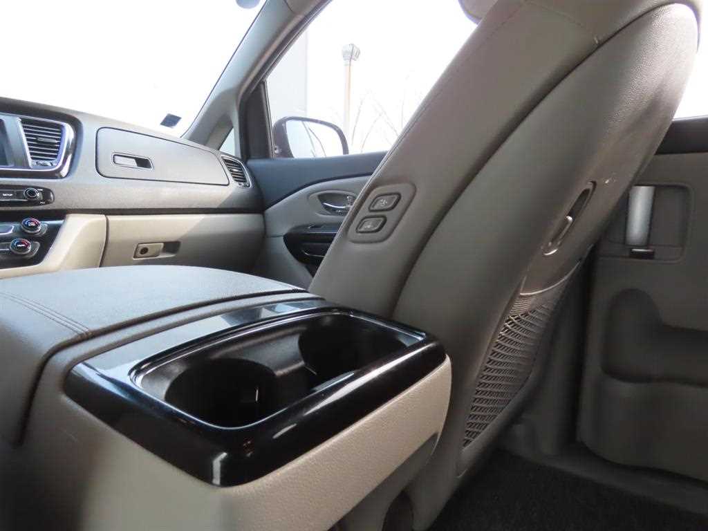 KIA Carnival - Vista 7