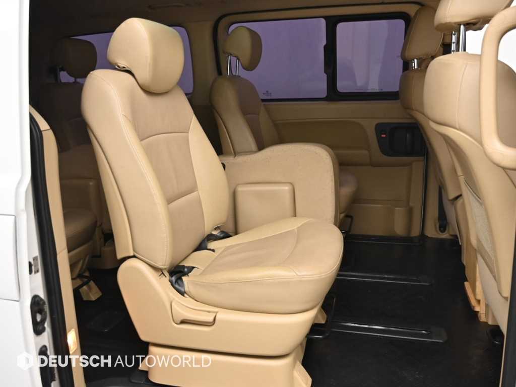 HYUNDAI Starex - Vista 12