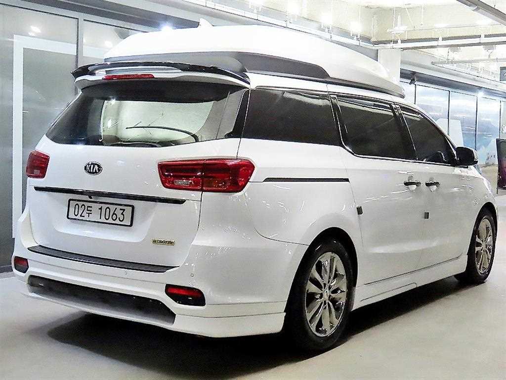 KIA Carnival - Vista 4