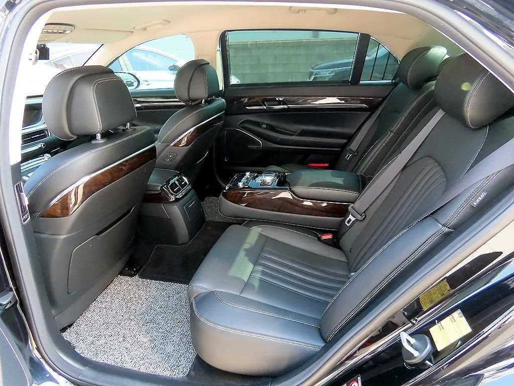 Genesis G90 - Vista 6