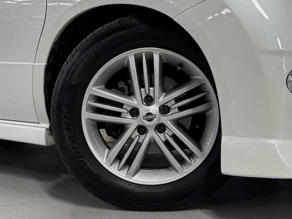 Nissan Elgrand - Vista 7