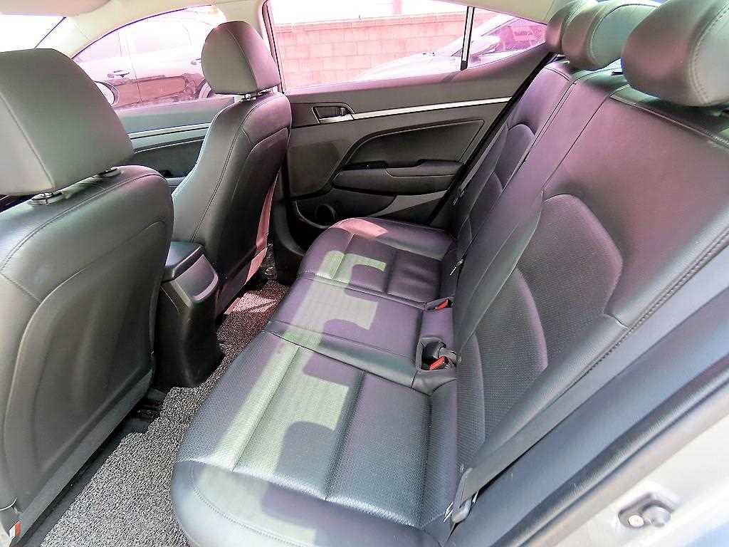 HYUNDAI Avante - Vista 6