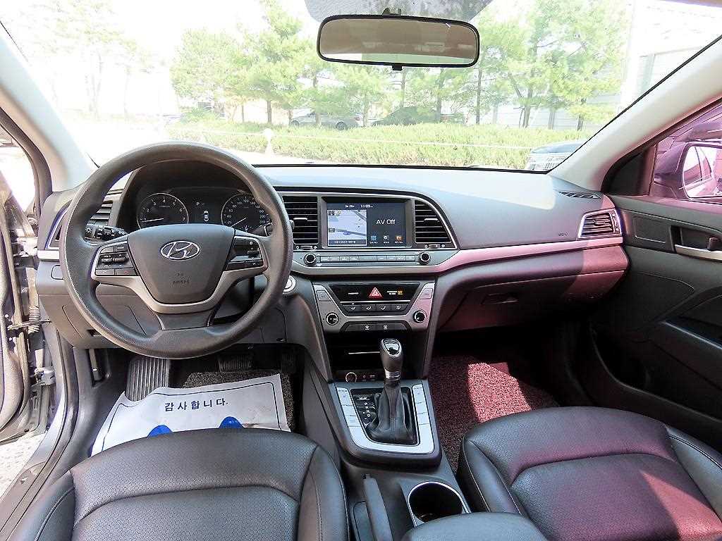 HYUNDAI Avante - Vista 7