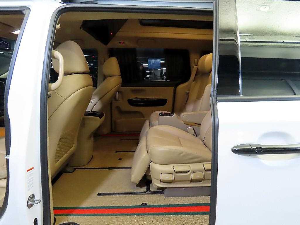 KIA Carnival - Vista 7