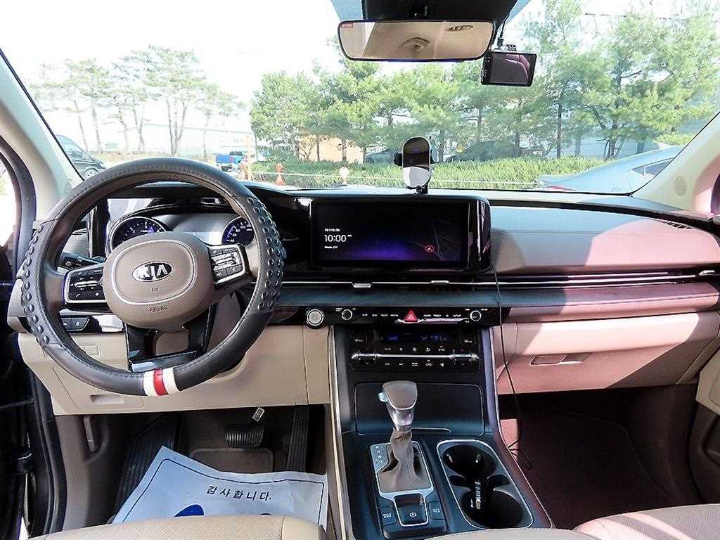 KIA Carnival - Vista 8