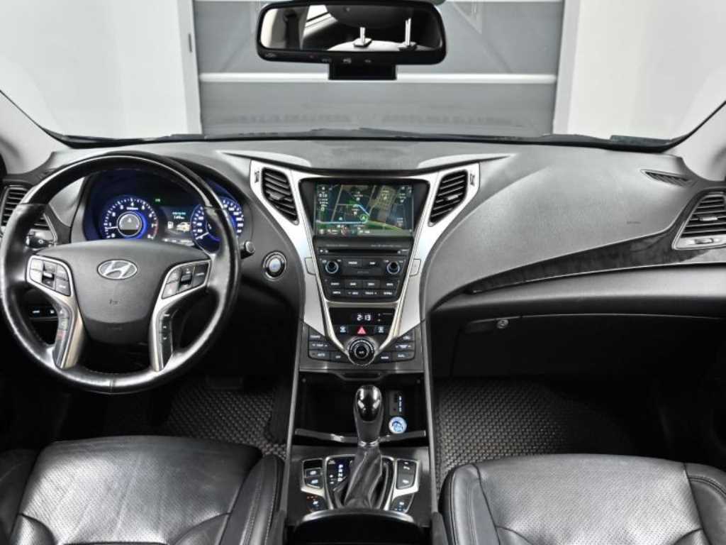 HYUNDAI Grandeur - Vista 7