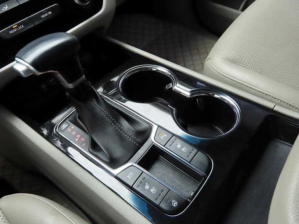 KIA Carnival - Vista 10