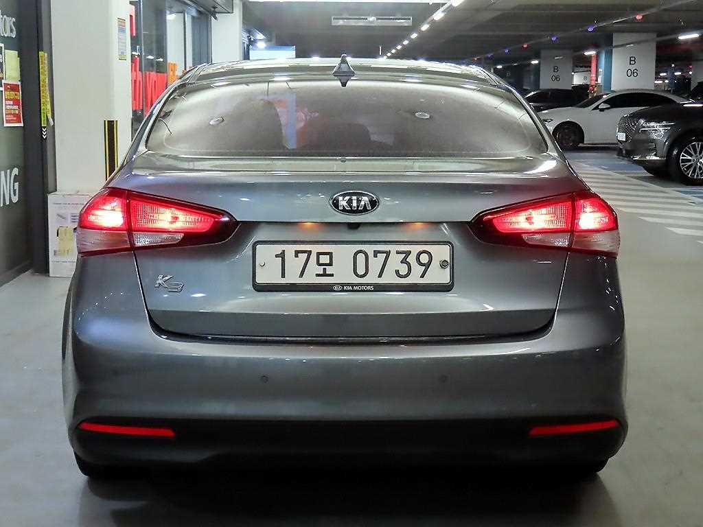 KIA K3 - Vista 5