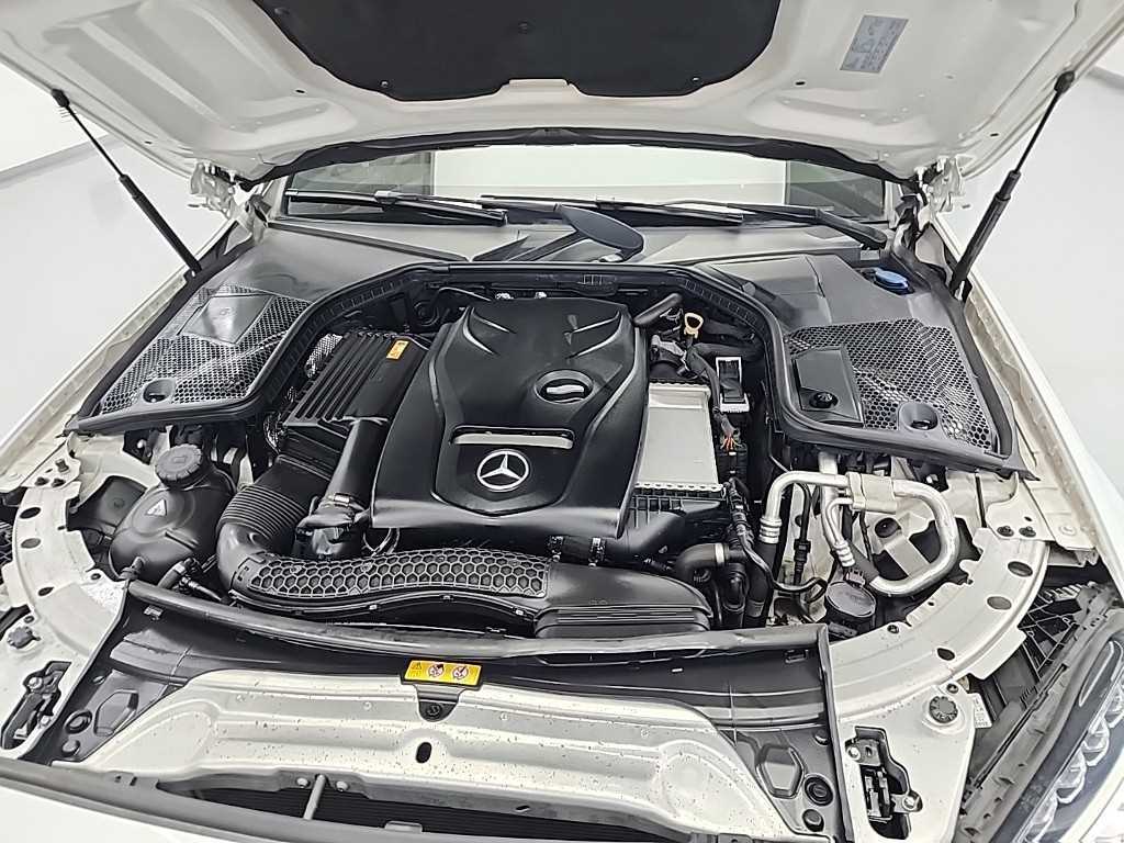 Mercedes Benz C Class - Vista 5