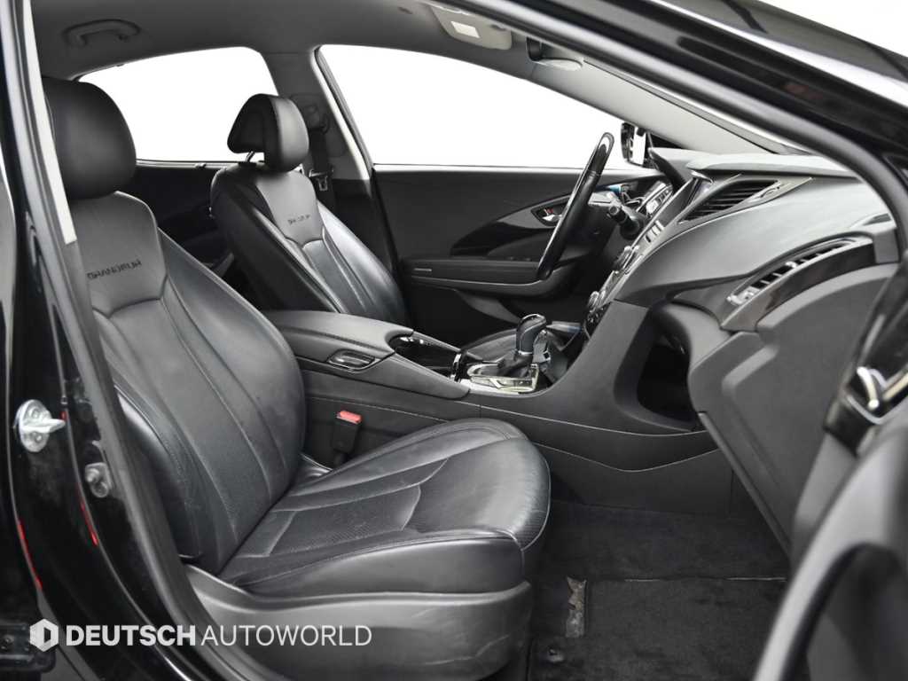 HYUNDAI Grandeur - Vista 10