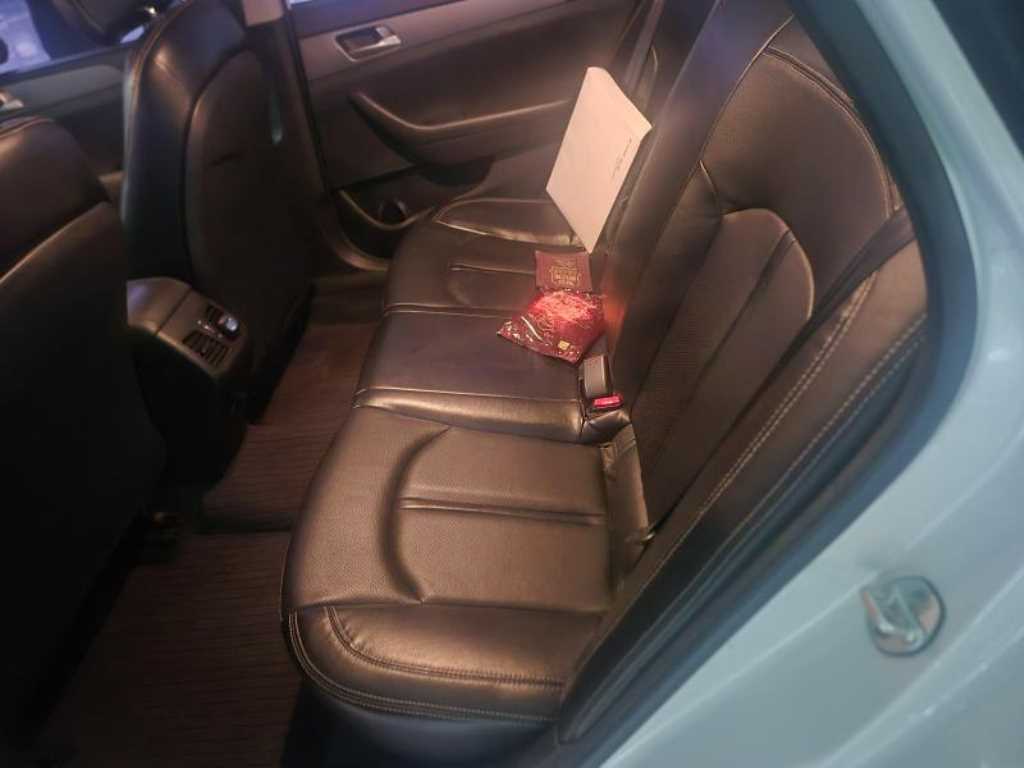 HYUNDAI Sonata - Vista 4