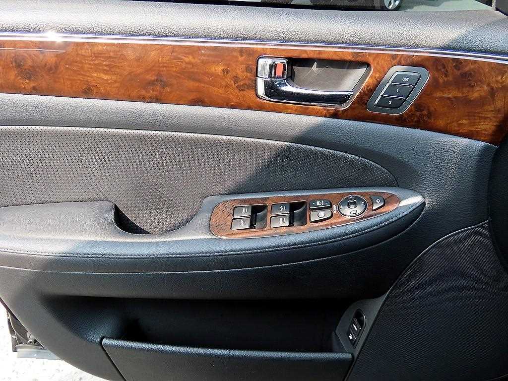 HYUNDAI Genesis - Vista 11