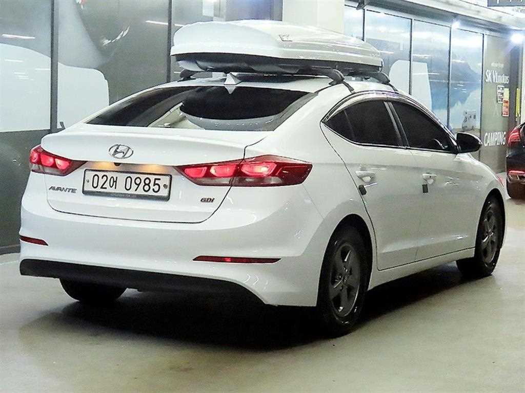 HYUNDAI Avante - Vista 4