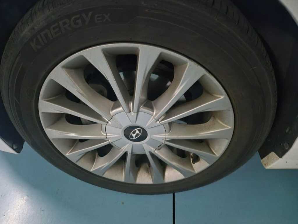 HYUNDAI Sonata - Vista 12