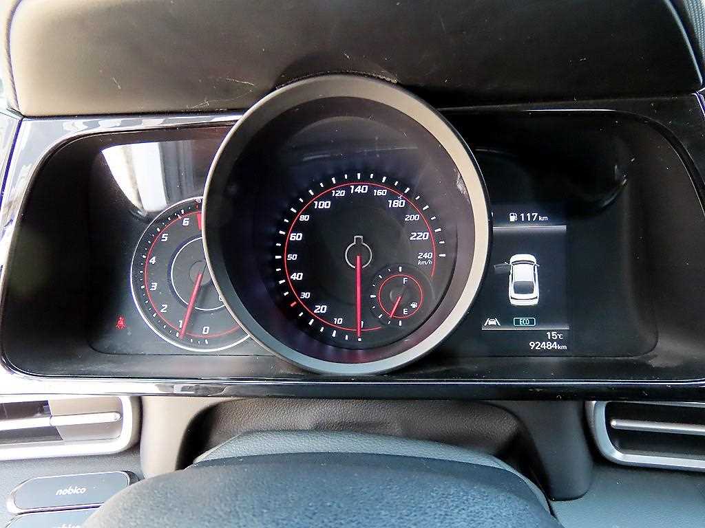 HYUNDAI Avante - Vista 9