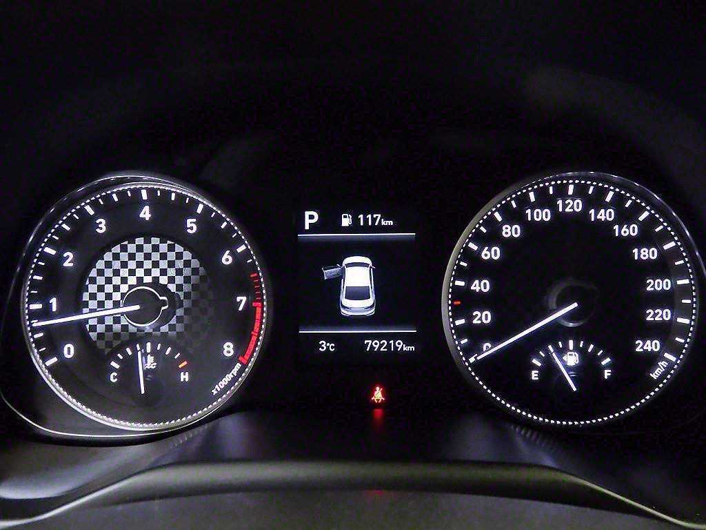 HYUNDAI Avante - Vista 9