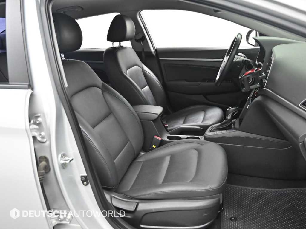 HYUNDAI Avante - Vista 10