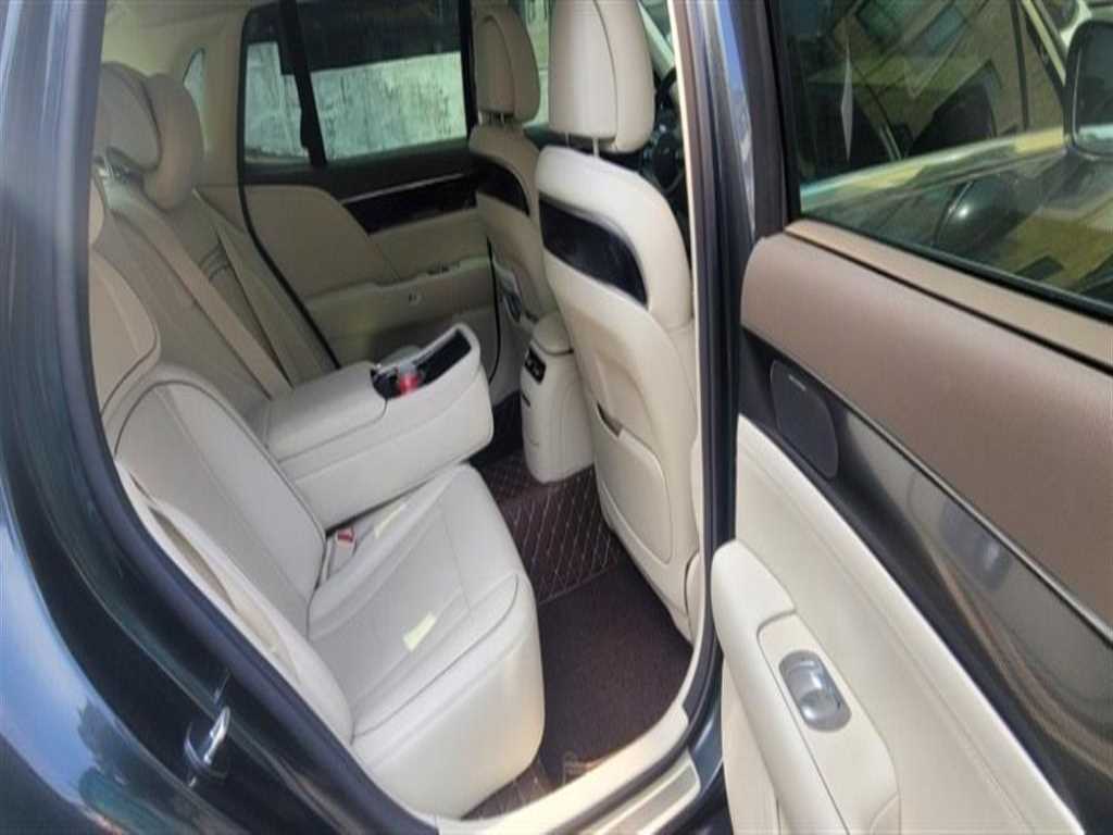 Genesis G90 - Vista 7