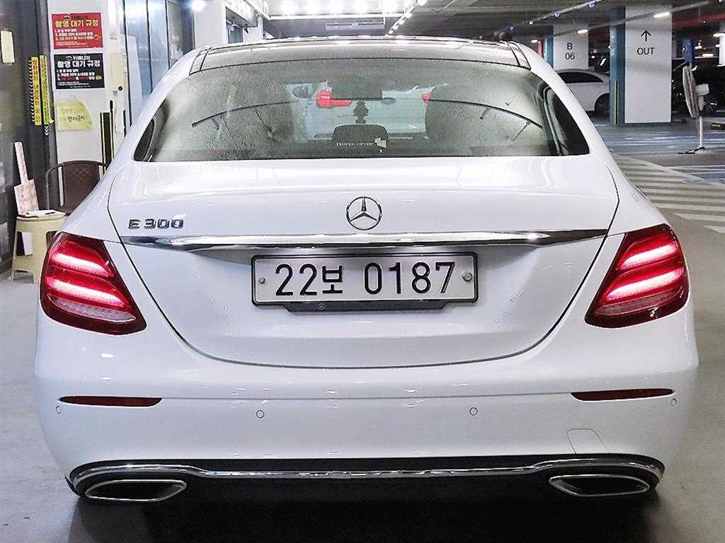 Mercedes Benz E class - Vista 5