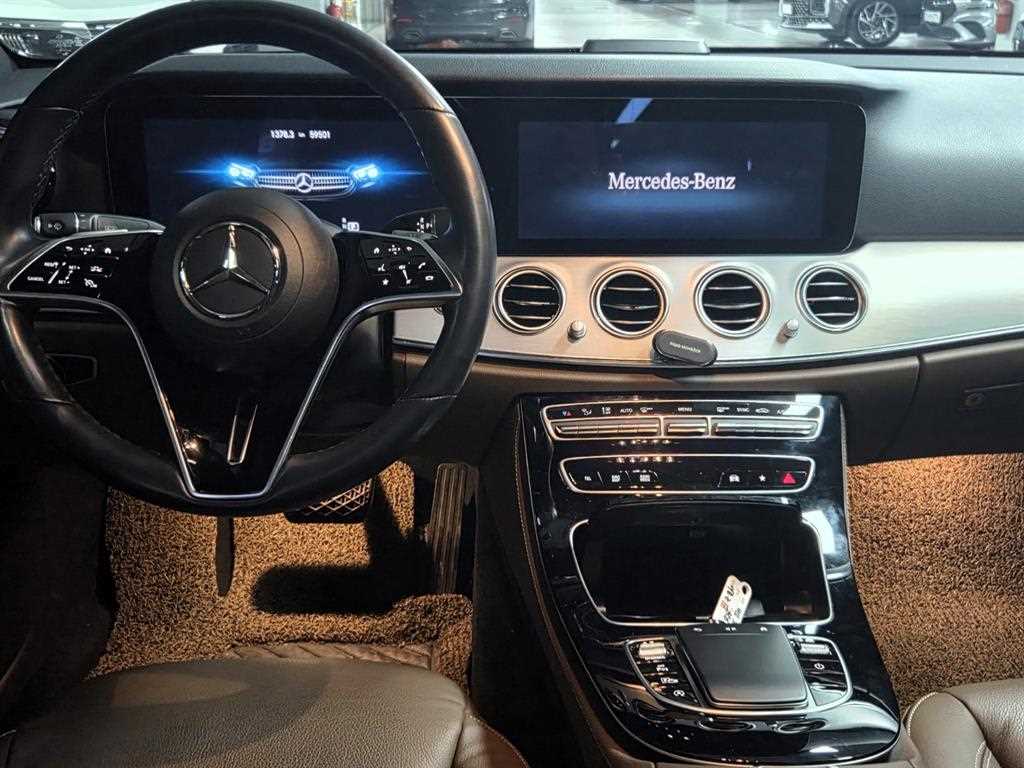 Mercedes Benz E class - Vista 5