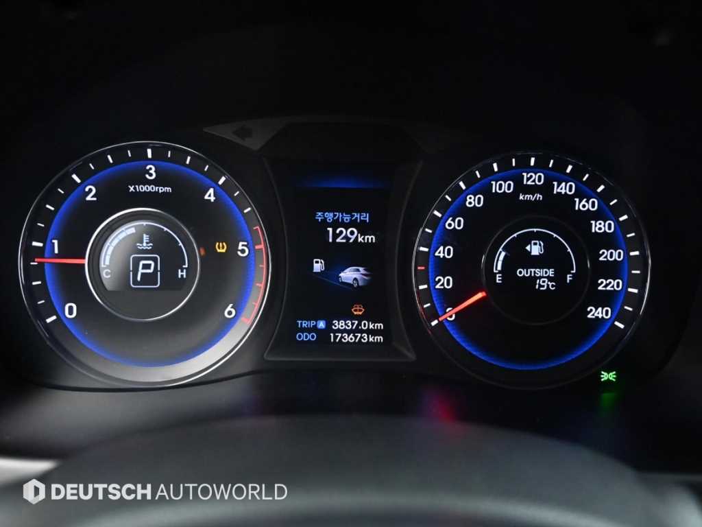 HYUNDAI i40 - Vista 8