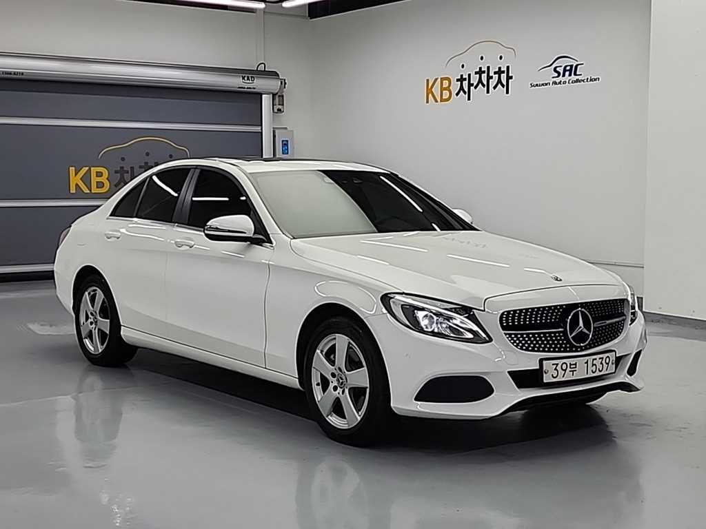 Mercedes Benz C Class - Vista 4