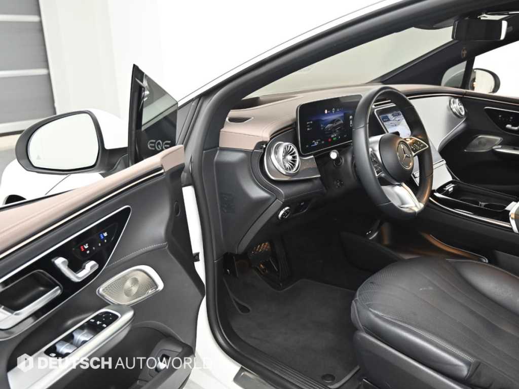 Mercedes Benz EQE - Vista 11