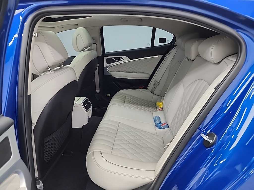 Genesis G70 - Vista 12