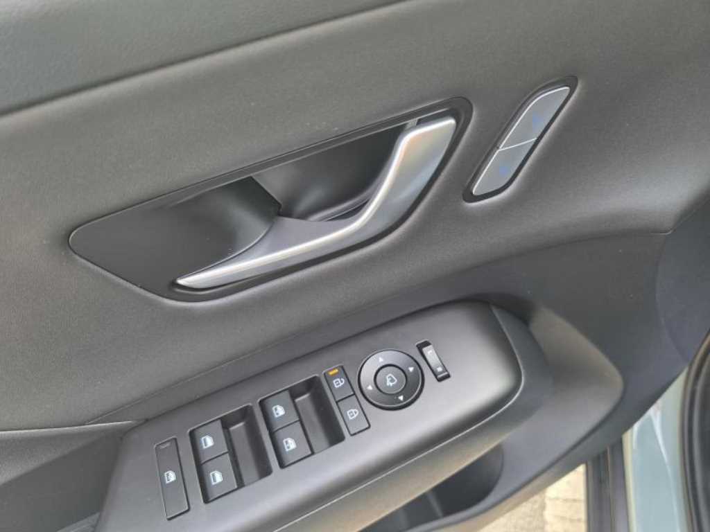 HYUNDAI Kona - Vista 12