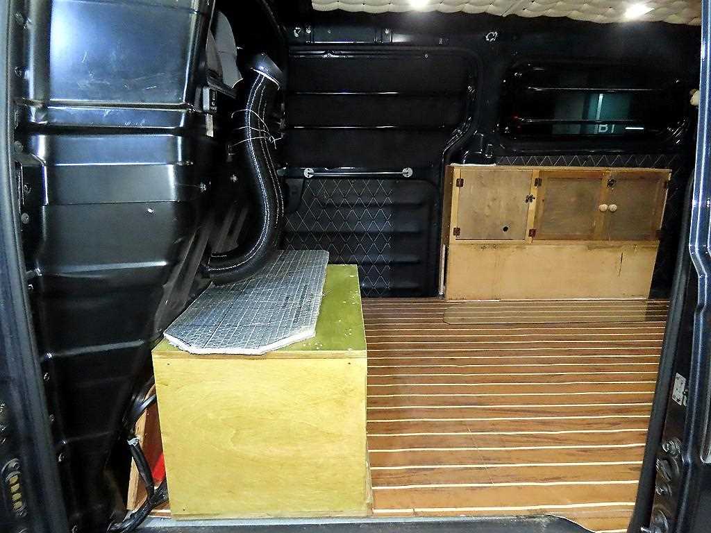 HYUNDAI Starex - Vista 7