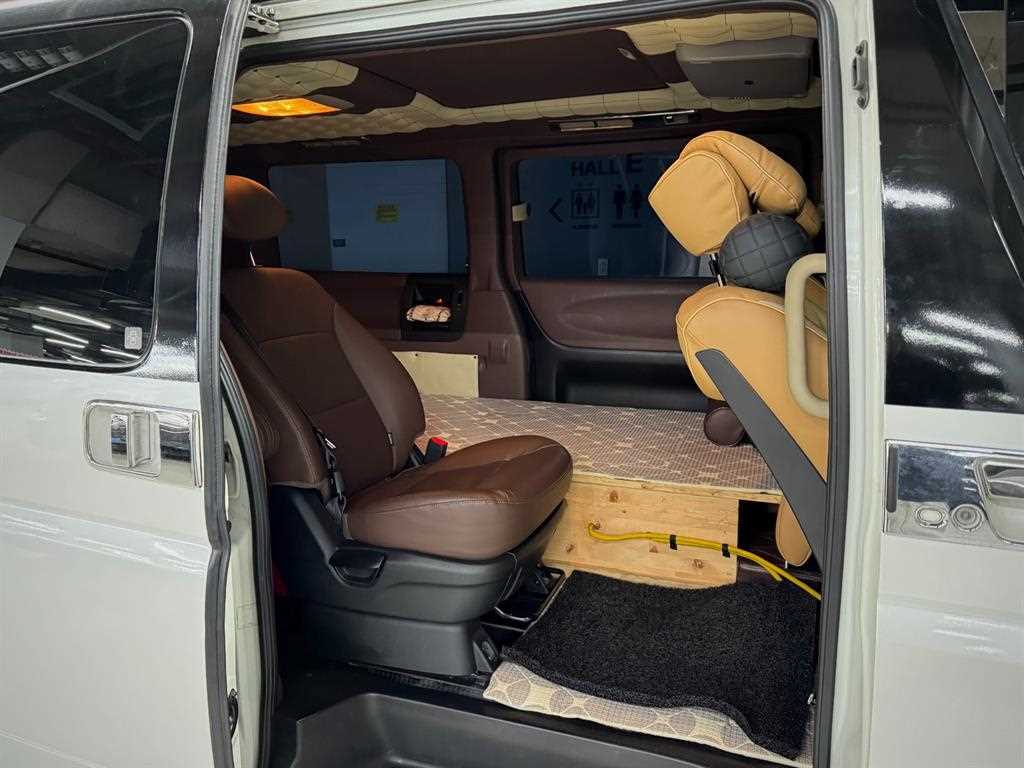 Nissan Elgrand - Vista 12