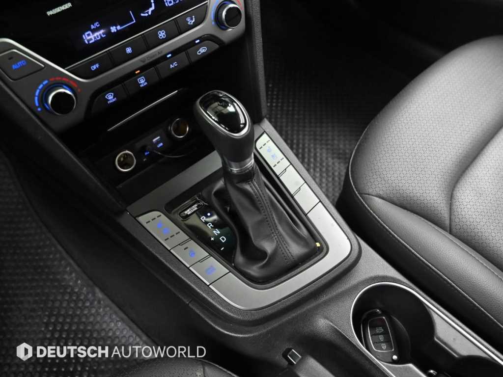 HYUNDAI Avante - Vista 9