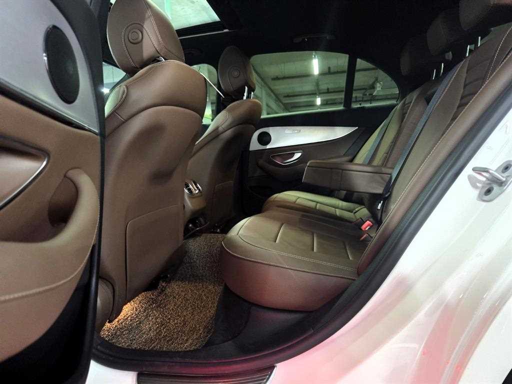 Mercedes Benz E class - Vista 8