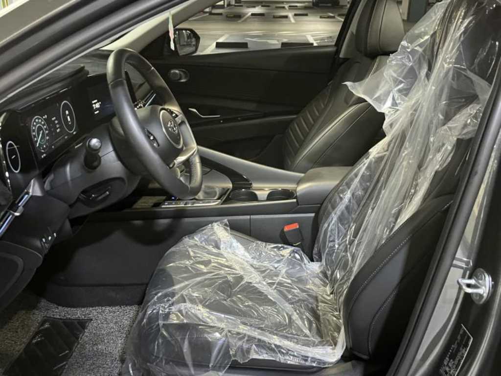 HYUNDAI Avante - Vista 8