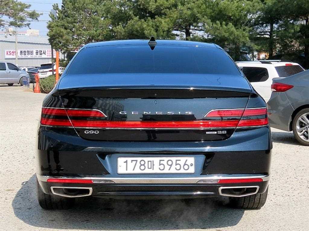 Genesis G90 - Vista 4