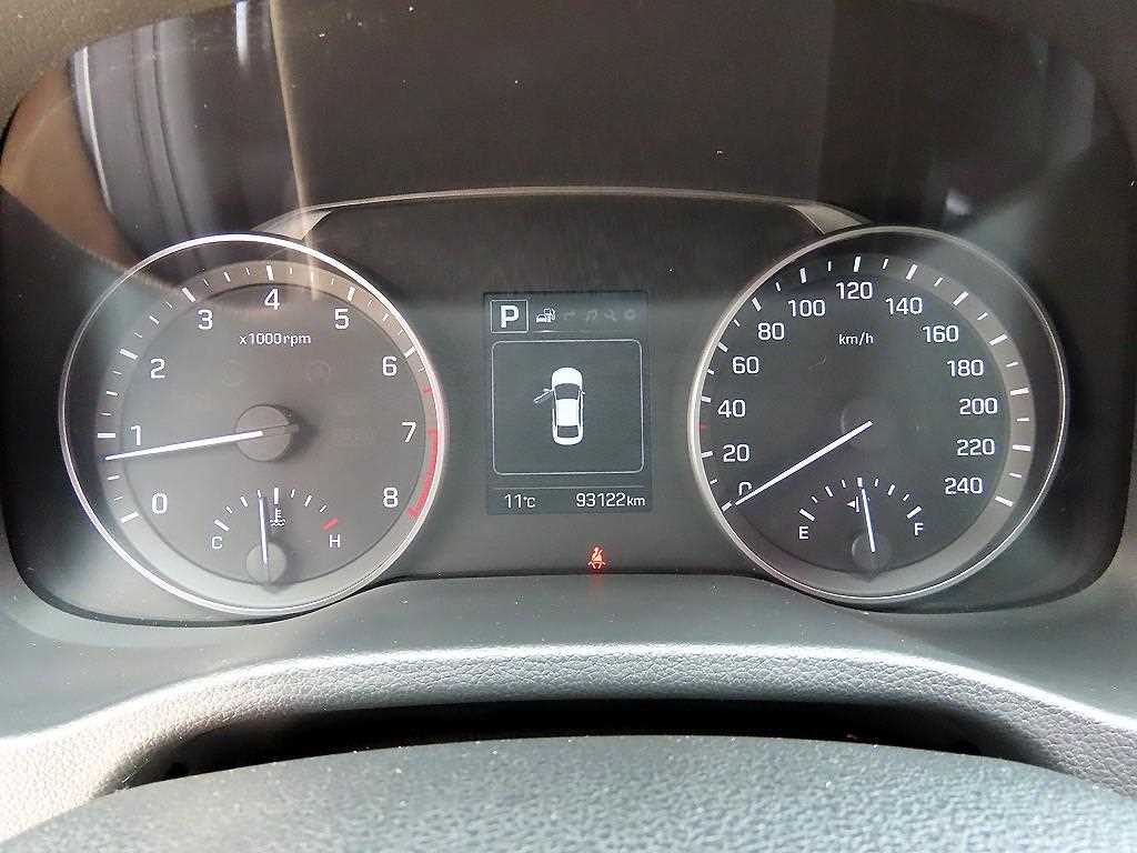 HYUNDAI Avante - Vista 9