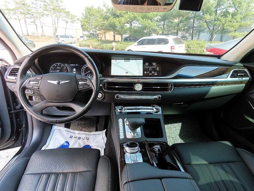 Genesis G90 - Vista 7