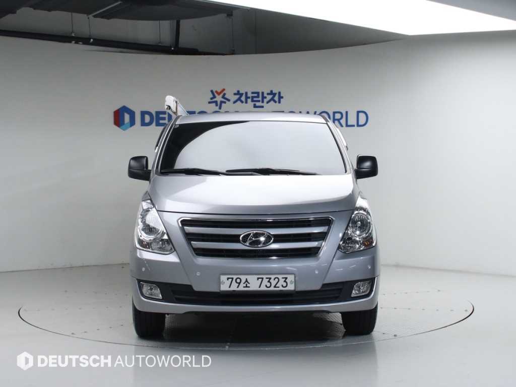 HYUNDAI Starex - Vista 3