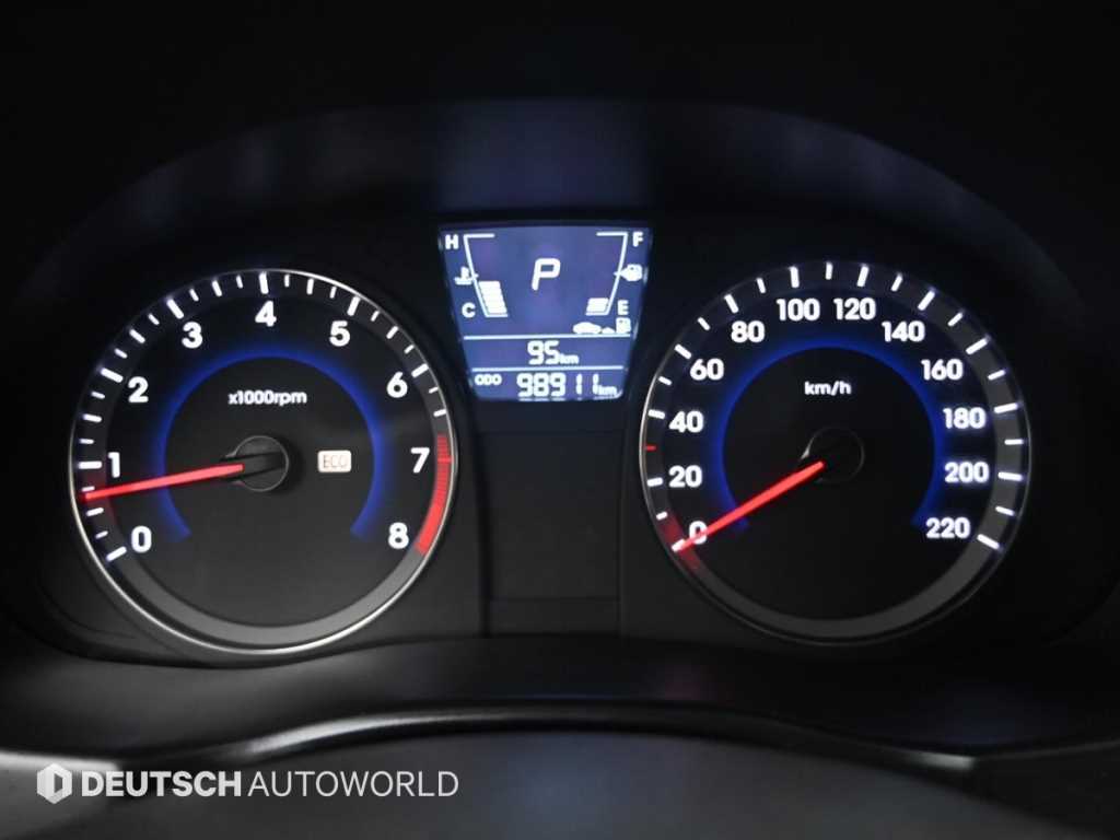 HYUNDAI Accent - Vista 8