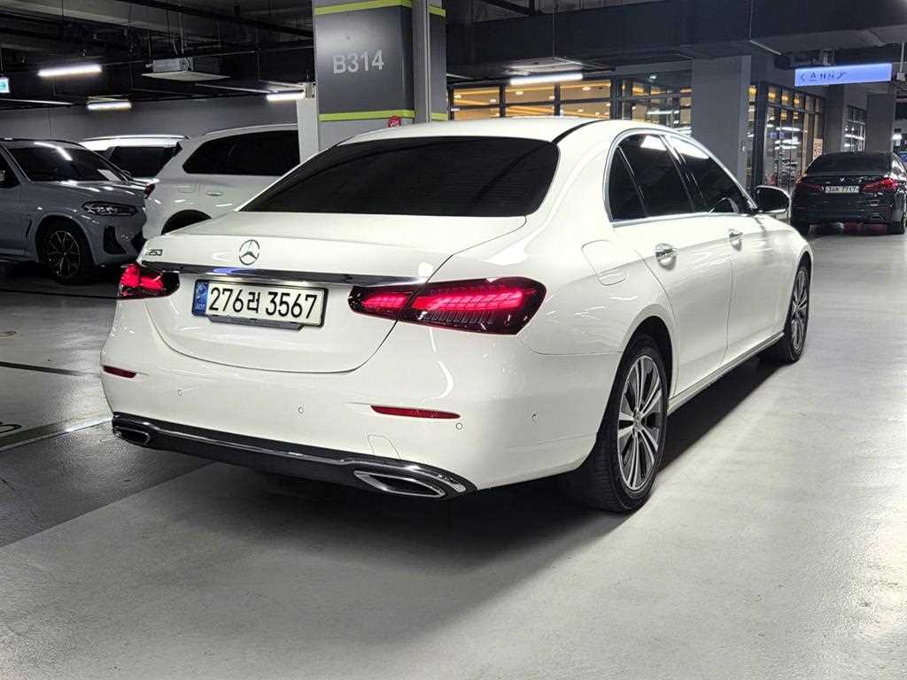 Mercedes Benz E class - Vista 4