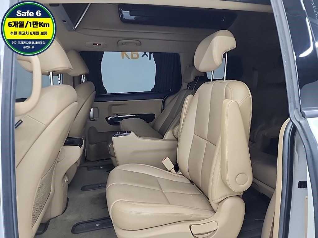 KIA Carnival - Vista 12