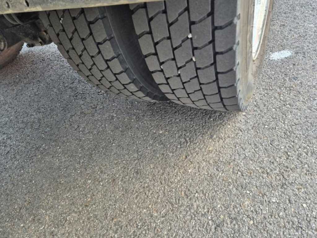 medium and large cargo truck - Vista 9