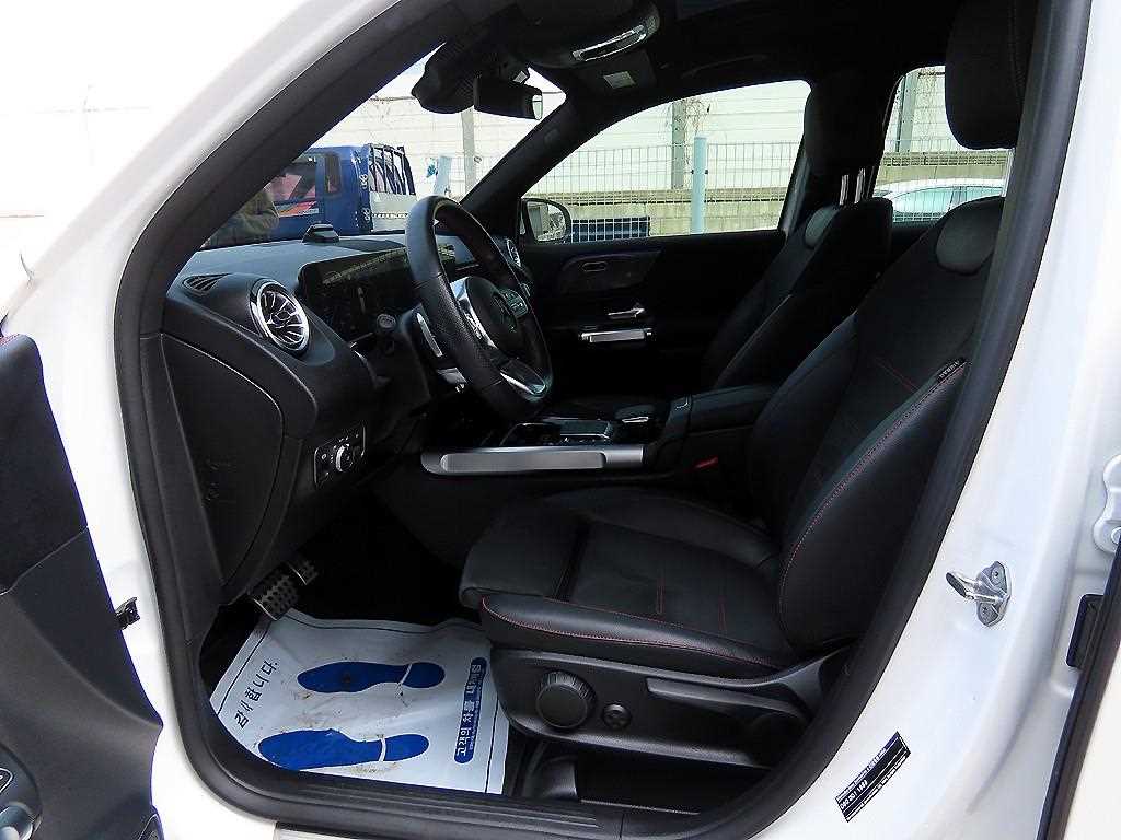 Mercedes Benz GLB Class - Vista 6