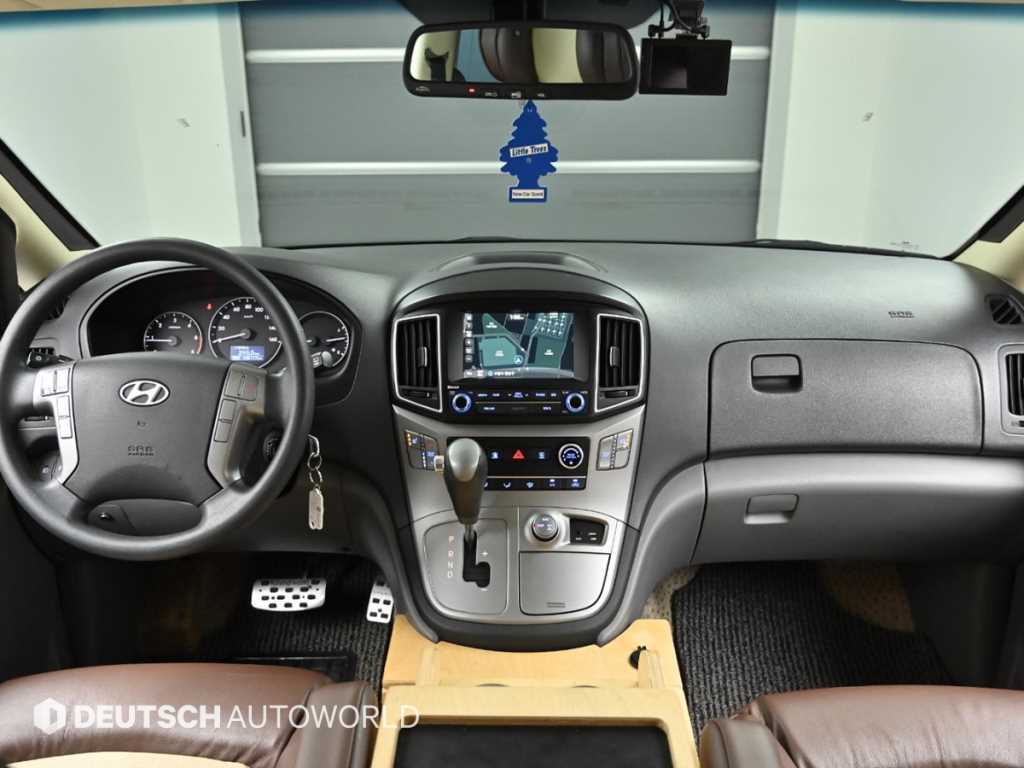 HYUNDAI Starex - Vista 7