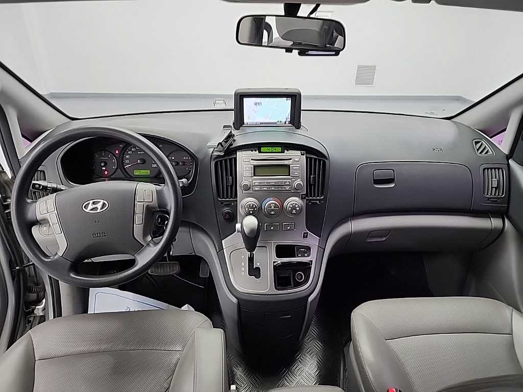 HYUNDAI Starex - Vista 7