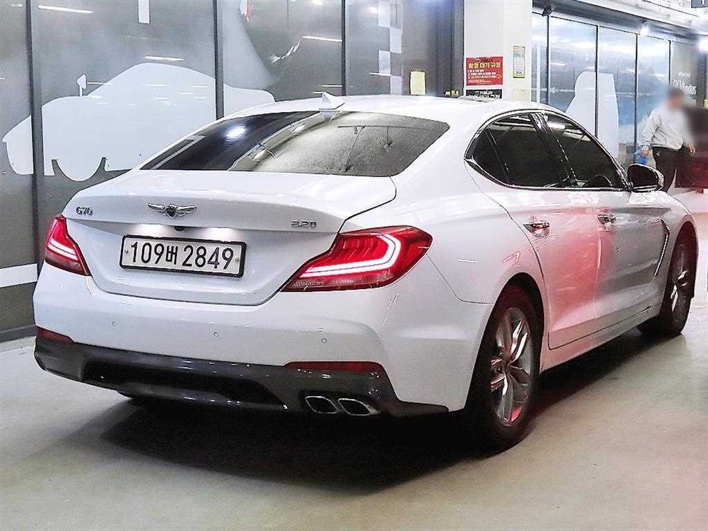 Genesis G70 - Vista 4