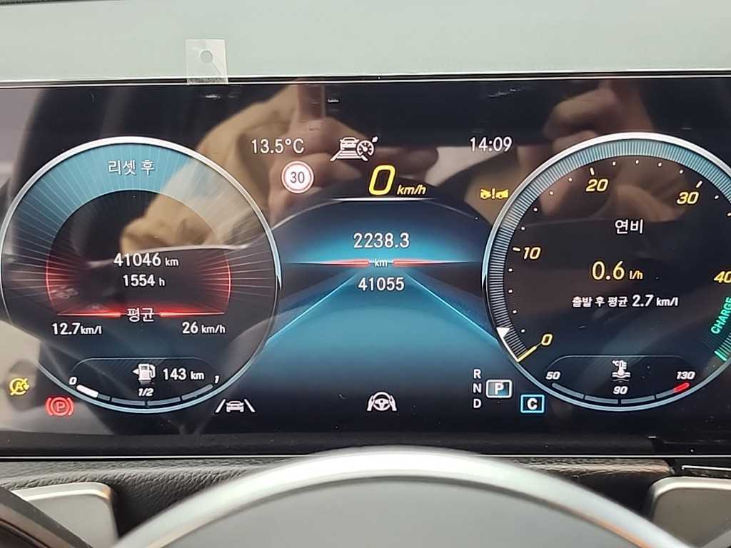 Mercedes Benz GLB Class - Vista 6