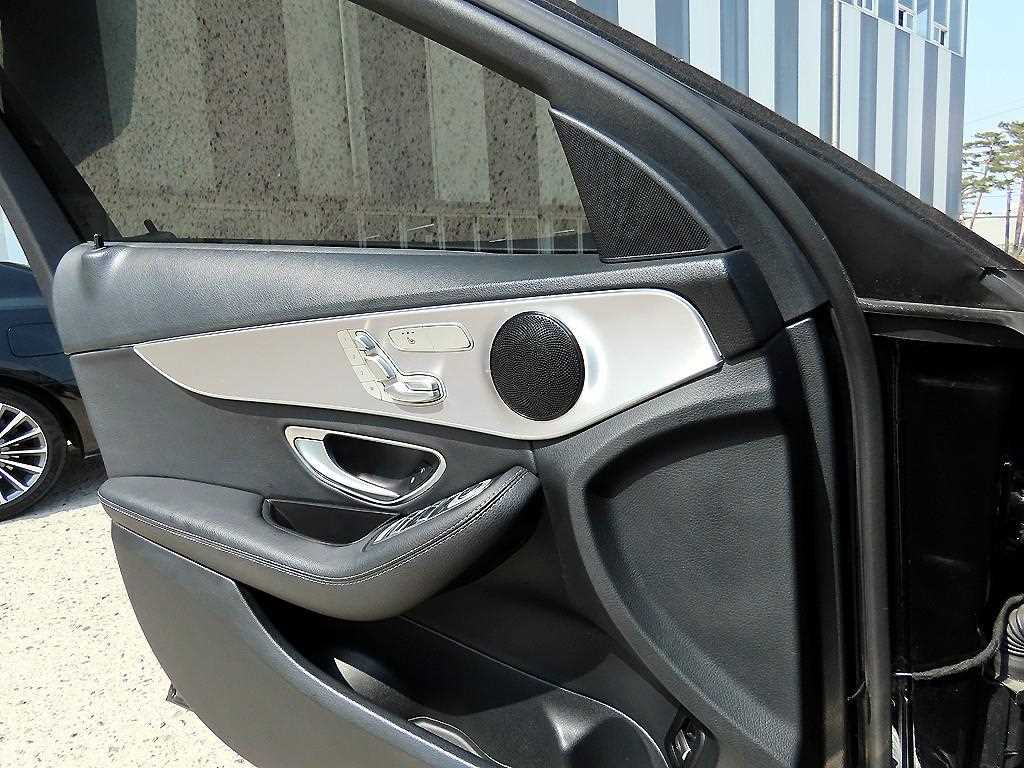 Mercedes Benz C Class - Vista 11