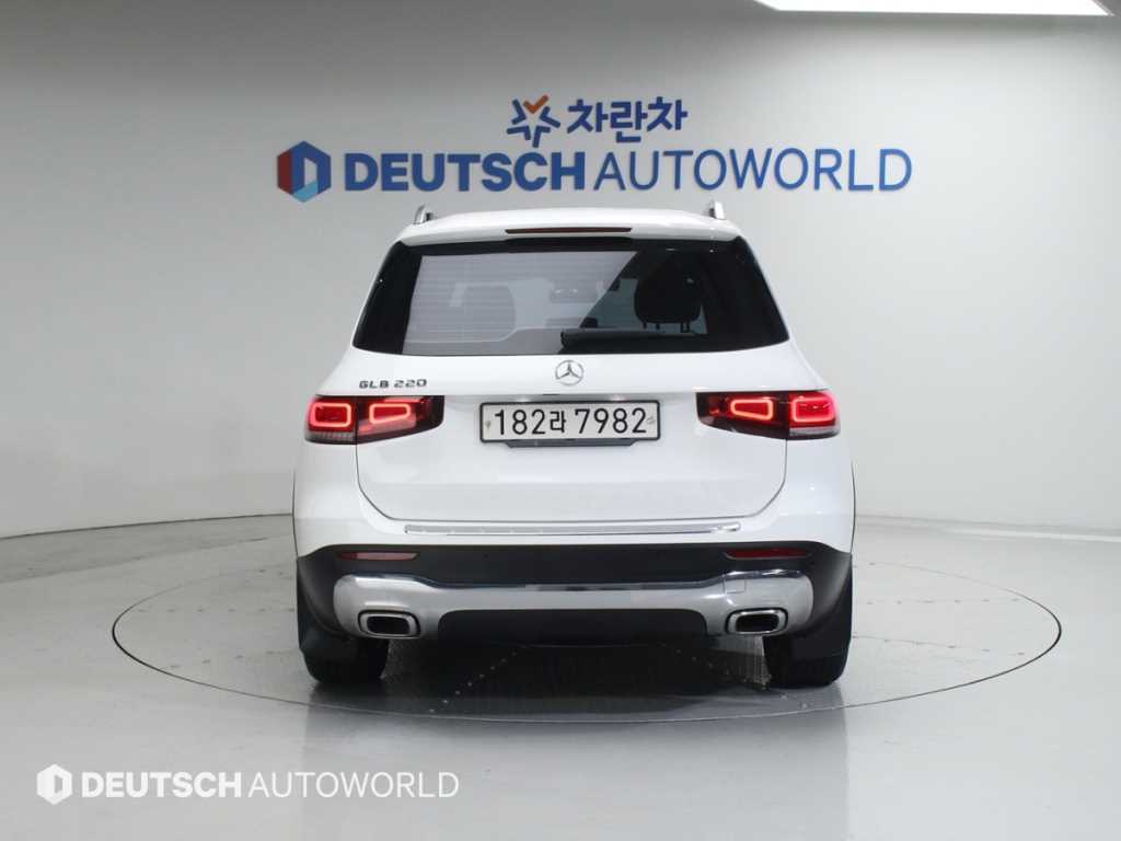 Mercedes Benz GLB Class - Vista 4